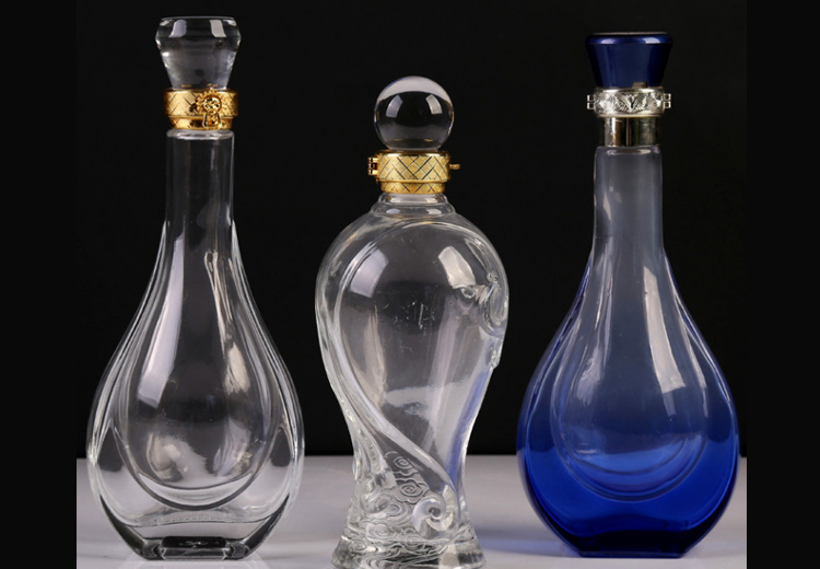 噴涂玻璃酒瓶與普通玻璃酒瓶之間有哪些區(qū)別？
